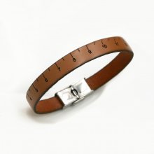 Sewing metre bracelet in engraved leather in cm, customizable on the back
