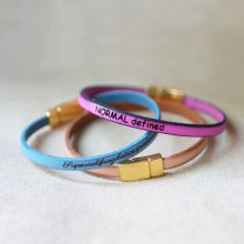 Fine leather bracelet with gold magnetic clasp, personalized by engraving 