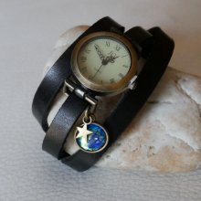 Watch with leather strap cabochon blue scales